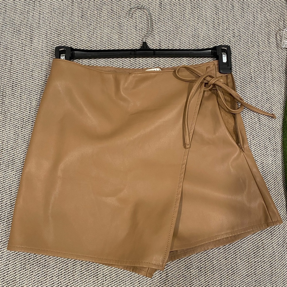 Abercrombie and fitch leather skort. Pristine condition, worn once. Size small